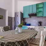 Apartment In By The Sea *