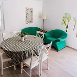 In By The Sea Apartment *