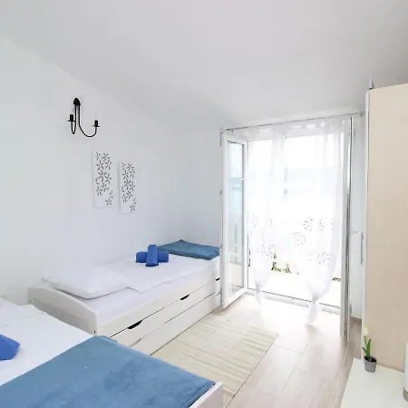 New Spacious Direct On The Apartment *