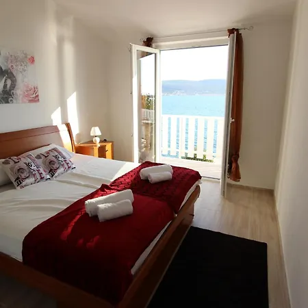 Apartment In By The Sea *