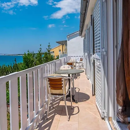 In By The Sea Apartment *