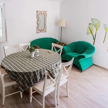 In By The Sea Apartment *